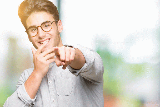 چطور با فردی که احساسات خود را پنهان می‌کند رابطه برقرار کنیم؟ 20 نکته کلیدی